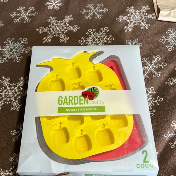 Other - Garden novelty ice molds new